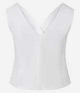 Chaleco femenino color blanco, sin mangas, con escote en V y abotonadura frontal. Presenta pences para un calce entallado y espalda descotada.