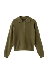 Jersey verde militar con cuello polo y cierre frontal de botones, manga larga y diseño ajustado.