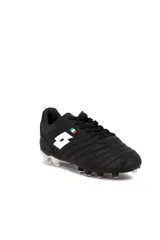 Championes de fútbol Lotto Roma para once, color negro con el logo de la marca en blanco y detalle de la bandera de Italia en el lateral. Suela con tapones intercambiables.