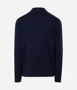 Suéter de punto color marrón, con cuello alto y cierre frontal parcial tipo half-zip, de manga larga y diseño regular.