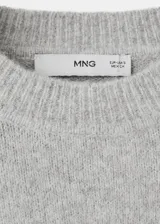 Jersey de punto de cuello redondo y manga larga, con diseño recto y tejido de punto medio.