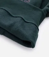 Buzo con capucha de color verde oscuro, confeccionado en tejido con felpa. Presenta un diseño estampado en la espalda con motivos de dragón y flores en color fucsia.
