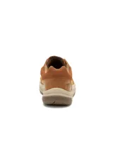 Championes Caterpillar modelo Apa Cush para hombre, confeccionados en cuero y gamuza de color marrón tostado, con cordones y suela de goma.