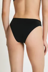 Bombacha vedetina blanca de corte clásico.