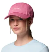 Gorro tipo gorra con visera de marca Columbia, color rosado, con diseño clásico de paneles y el logo bordado en tono más claro en el frente.