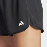 Short de training Adidas color negro, con cintura alta fruncida y dobladillos curvados con aberturas laterales. Presenta el logo de Adidas en la parte inferior derecha.