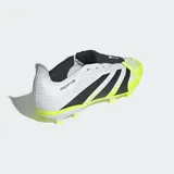 Championes de fútbol Adidas Predator League, color blanco con tres franjas negras y detalles en amarillo neón. Presentan una textura de piel de serpiente en la parte superior y una lengüeta plegable negra.