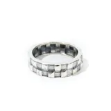 Anillo de plata 925 con diseño de tablero de ajedrez.