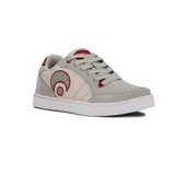 Championes urbanos Osiris Defender, color beige con detalles en gris y bordó, con logo en el lateral y suela blanca.
