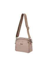 Bandolera de lona color beige con doble compartimento principal con cierre y correa ajustable con el logo de la marca estampado.