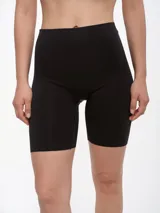 Short de lycra color piel, tiro alto, corte clásico.