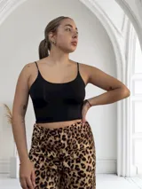 Musculosa de lycra con tirantes finos.