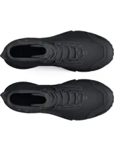 Botas tácticas de caña alta en color negro, confeccionadas con materiales sintéticos ligeros y transpirables con refuerzos de poliuretano. Cuentan con entresuela Charged Cushioning para mayor amortiguación y suela exterior Vibram para tracción en diversos terrenos.