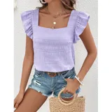 Blusa de color amarillo con textura fruncida, cuello cuadrado y mangas cortas con volados.