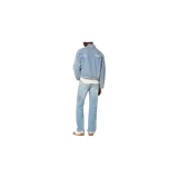 Campera de denim de corte clásico, en color celeste con lavado claro y efecto desgastado. Presenta cierre frontal de botones metálicos, bolsillos con solapa en el pecho y detalles de roturas sutiles en la parte superior.