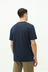 Remera clásica de manga corta color lila, con estampado frontal del logo "BROOKSFIELD CLUB" en blanco.