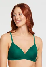 Soutien de lycra verde, sin aro y con copa formada, marca Montelle. Abrocha detrás en tres posiciones.