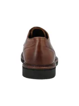 Zapato de cuero marrón para hombre, modelo Dunvegan de RKF, de diseño clásico con cordones, punta redonda y suela de goma con costuras visibles.
