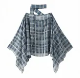 Blusa fluida y amplia con estampa a cuadros en tonos azules y blancos, diseño asimétrico con hombro descubierto, mangas amplias y tira larga integrada al cuello.