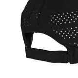 Gorra Adidas Sport Trucker Climacool negra con logo blanco bordado al frente. Confeccionada en poliéster reciclado con tecnología Climacool y perforaciones láser para mayor ventilación. Visera precurvada y correa ajustable.