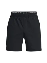 Short deportivo Under Armour modelo Vanish Woven, diseñado para entrenamientos intensos. Presenta un tejido ultraligero y resistente con paneles de malla para ventilación estratégica, material elástico en cuatro direcciones y bolsillos laterales abiertos.