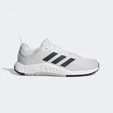 Championes deportivos Adidas Everyset, color blanco con tres franjas negras en el lateral. Presentan una horma ancha, parte superior de punto transpirable y mediasuela de doble densidad con espuma EVA.