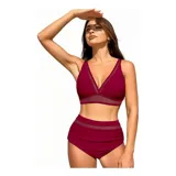 Conjunto de bikini azul de dos piezas, compuesto por un corpiño estilo triángulo con detalles de transparencia y una bombacha de tiro alto con fruncidos laterales y detalles translúcidos.