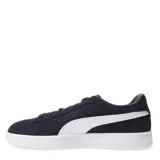 Championes urbanos Puma modelo Smash 3.0, color negro con la icónica franja lateral en blanco. Confeccionados en gamuza, cuentan con cierre de cordones y suela de goma blanca.