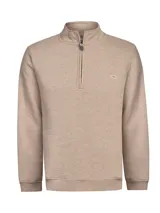 Buzo de hombre con medio cierre frontal y cuello alto, confeccionado en algodón orgánico con interior de french terry. Presenta un diseño liso en color taupe con un pequeño logo bordado en el pecho.