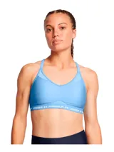 Top deportivo Under Armour con diseño de escote en V, tirantes cruzados en la espalda y banda elástica inferior con logo de la marca. Cuenta con paneles de malla para mayor transpirabilidad y copas extraíbles.