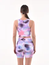 Top deportivo corto con estampado de cebra en tonos grises.