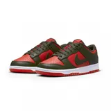 Championes Nike Dunk Low Retro con diseño tricolor en blanco, negro y naranja. Presentan una base de cuero blanco con superposiciones en cuero negro, el icónico swoosh lateral en color naranja y suela de goma naranja.
