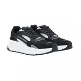 Championes deportivos EA7 Emporio Armani modelo Crusher Sonic Mix, color negro con detalles en blanco. Presentan una estructura combinada de malla y material sintético, con entresuela blanca gruesa y logo de la marca en el lateral y el talón.