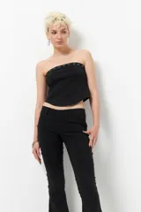 Pantalón oxford gris elastizado de tiro bajo.