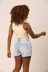 Short de jean nevado con botamanga y licra.