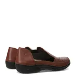 Sandalias tipo zueco de cuero negro con diseño calado y costuras en forma de rombos. Presenta paneles laterales elásticos y suela de goma antideslizante.