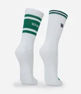 Pack de dos pares de medias deportivas blancas de caña larga, con franjas horizontales verdes y detalles en azul marino en el borde superior. Una de las medias presenta el logo "Wilson" bordado en verde en la caña.