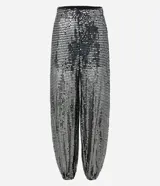Pantalón balloon negro de poliéster con aplicación integral de lentejuelas brillantes, de corte amplio en las piernas y puños ajustados en los tobillos con cintura elástica.