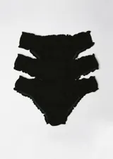 Pack de tres bombachas vedetina negras de algodón con terminaciones con frunces.