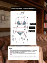 Conjunto de lencería compuesto por un bralette triangular y una tanga, ambos confeccionados en algodón blanco con detalles de encaje en los bordes. El bralette cuenta con breteles ajustables y la tanga presenta laterales regulables.