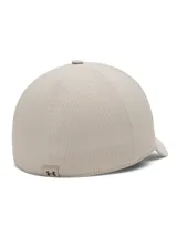 Gorra de béisbol Under Armour de perfil bajo, confeccionada con tecnología ArmourVent para mayor transpirabilidad y secado rápido. Presenta un diseño estructurado con visera precurvada y el logo de la marca aplicado en el panel frontal.