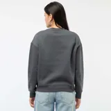 Buzo de cuello redondo y manga larga en color gris, con estampado frontal de Bambi en tono más oscuro.