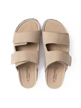 Sandalia de dos tiras con cierre de velcro, confeccionada en material símil cuero color gris. Cuenta con plantilla anatómica con base de corcho y suela de goma negra.