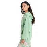 Canguro de algodón color verde con capucha y cordones ajustables. Presenta un estampado frontal con flores de hibisco rosadas y el logo de la marca en el centro, además de un bolsillo tipo canguro en la parte inferior.