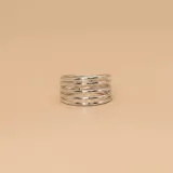 Anillo de plata 925 formado por múltiples aros finos entrelazados que crean un diseño ancho y moderno.