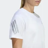 Remera deportiva Adidas de running, color blanco, con cuello redondo, mangas cortas con detalles reflectantes y logo de la marca en el pecho.