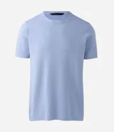Remera de punto piqué color celeste con efecto melange, cuello redondo y manga corta.