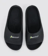 Ojota tipo slide para hombre, marca Rider, modelo Drip. Confeccionada íntegramente en PVC con superficie texturizada y logo de la marca aplicado en la faja superior.