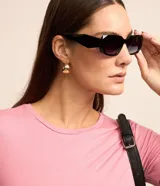 Blusa básica de viscosa y elastano de la marca Cortelle, color mostaza, con escote redondo y mangas cortas.