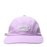 Gorra tipo dad hat color lila con bordado frontal en relieve con el texto Arizona State en color blanco.